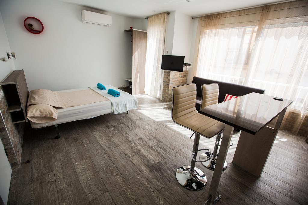 Apartamentos Bcntourism Пінеза-да-Мар Екстер'єр фото