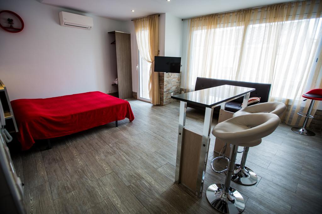 Apartamentos Bcntourism Пінеза-да-Мар Екстер'єр фото