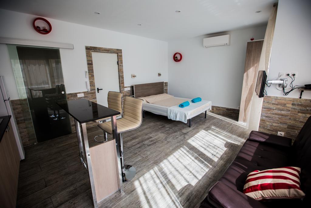 Apartamentos Bcntourism Пінеза-да-Мар Екстер'єр фото